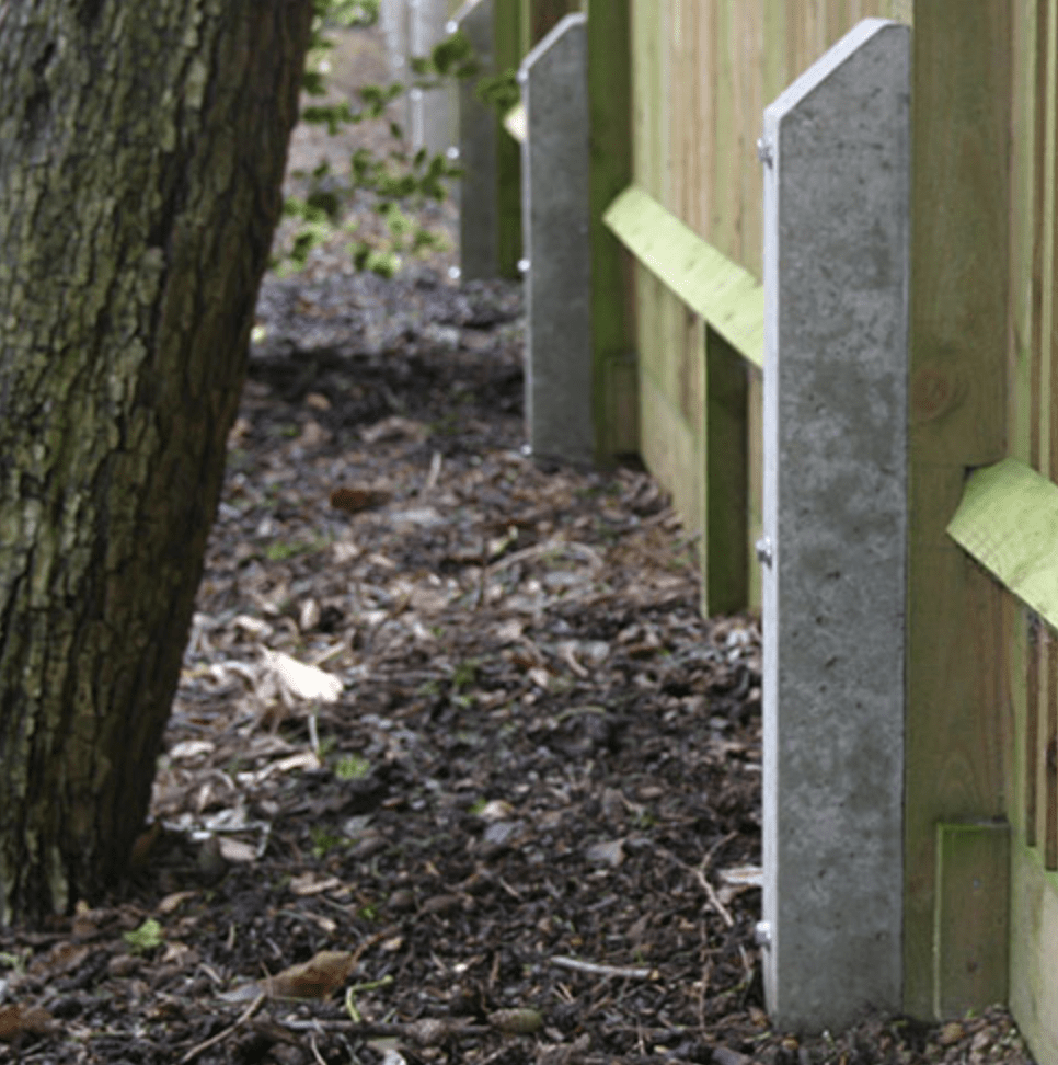 concrete fence spur, broken fence post, repair broken fence post
